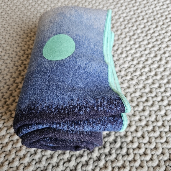 manduka Accessories Manduka Yoga Mat Towel Yogitoes Grip Hot Yoga